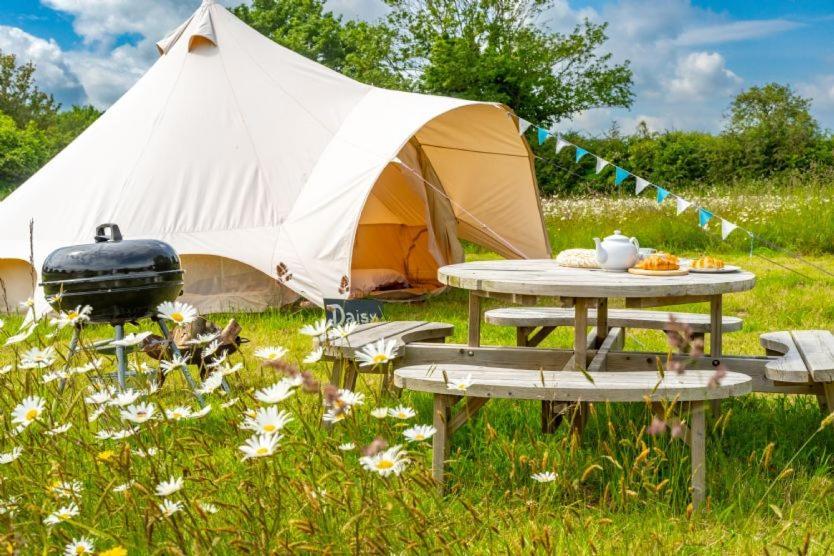 Red Clover At Blanca'S Bell Tents Villa Ringstead  Eksteriør billede